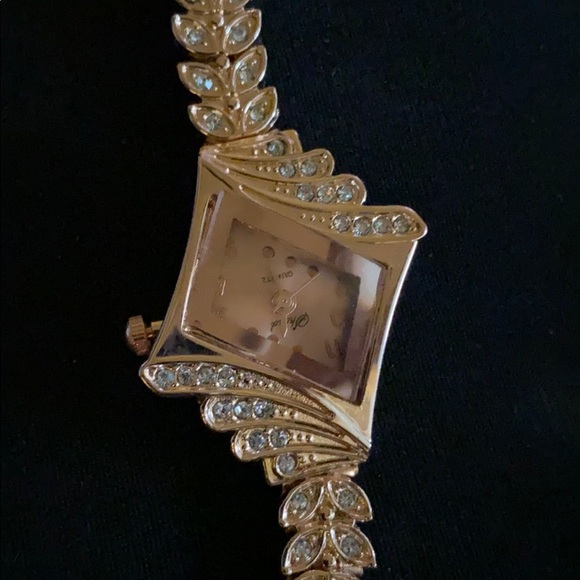 Brand New Women's Alloy  Quartz Watch Read details - Picture 2 of 3